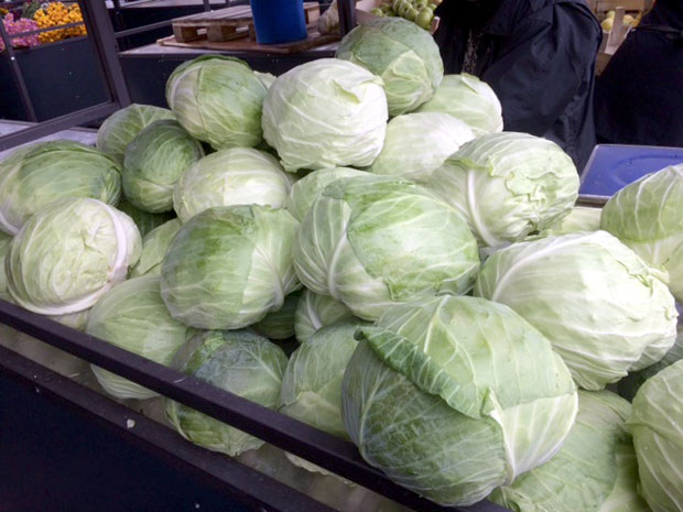 Београдске пијаце: Јагма за купусом, цитруси најскупљи